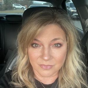 Meet your Posher, Laurie